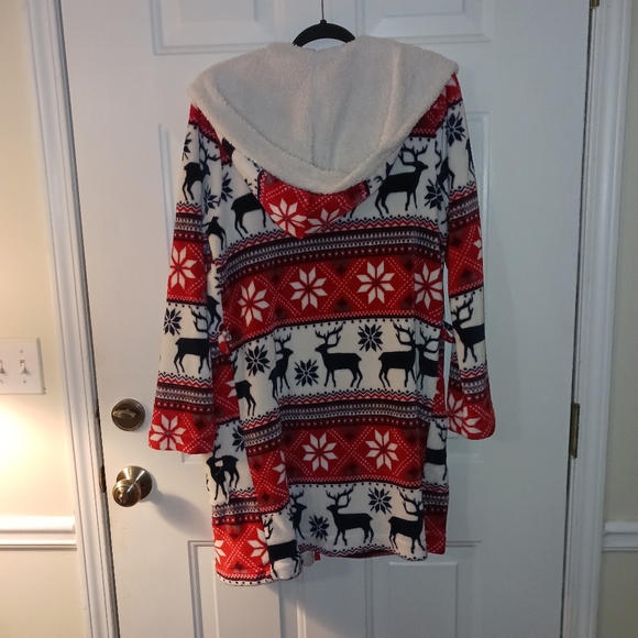 Secret Treasures Red and white Robe with Hood. Very soft. Size L (12-14) - Picture 5 of 9